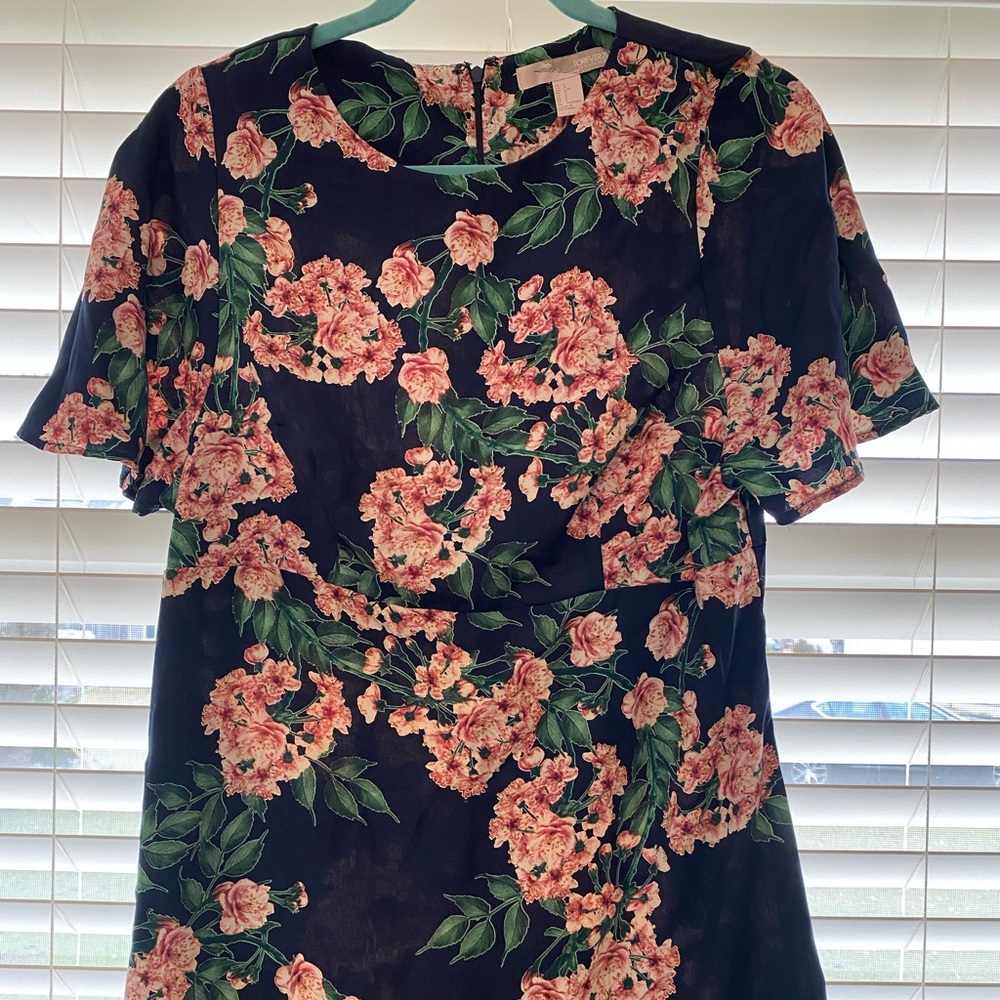 👗Forever21 Floral Print Dress -Size Large. NWOT light weight and breathable